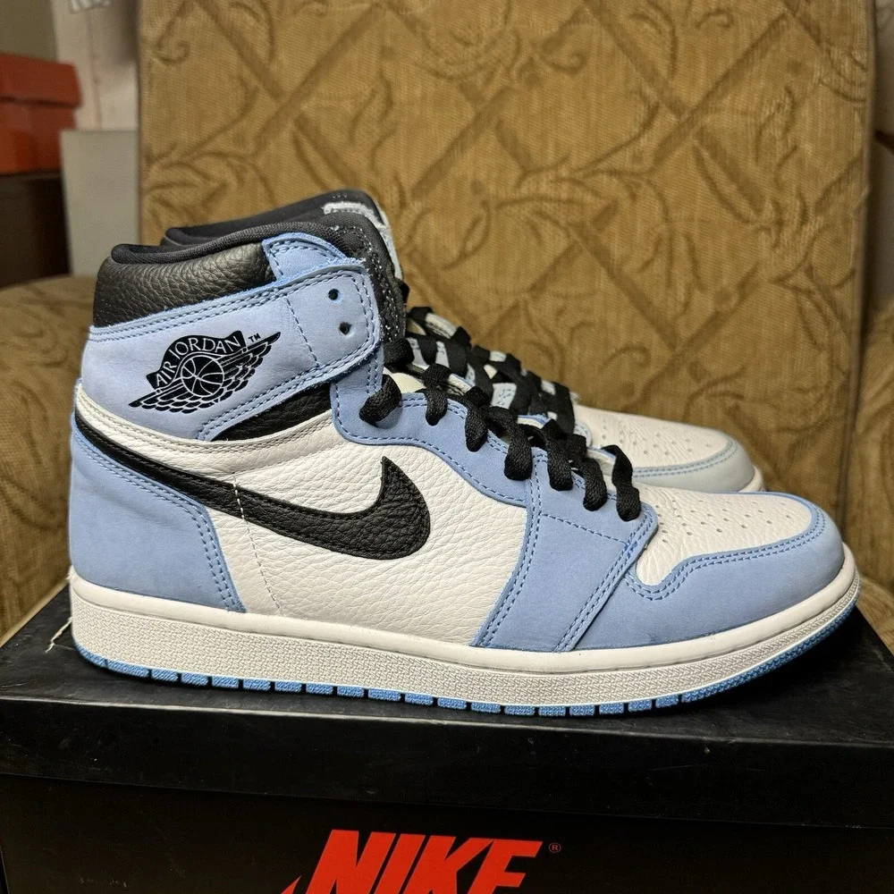 Jordan 1 High University Blue, Men's Size‎ 9.5 Left shoe faded